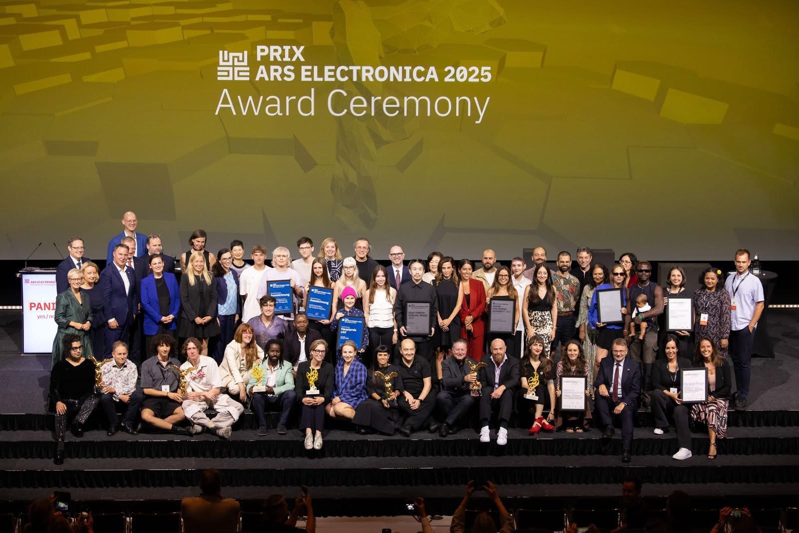 Тиму пројекта ХЕРОИНЕ уручена EU Grand Prize for Citizen Science на церемонији у Линцу