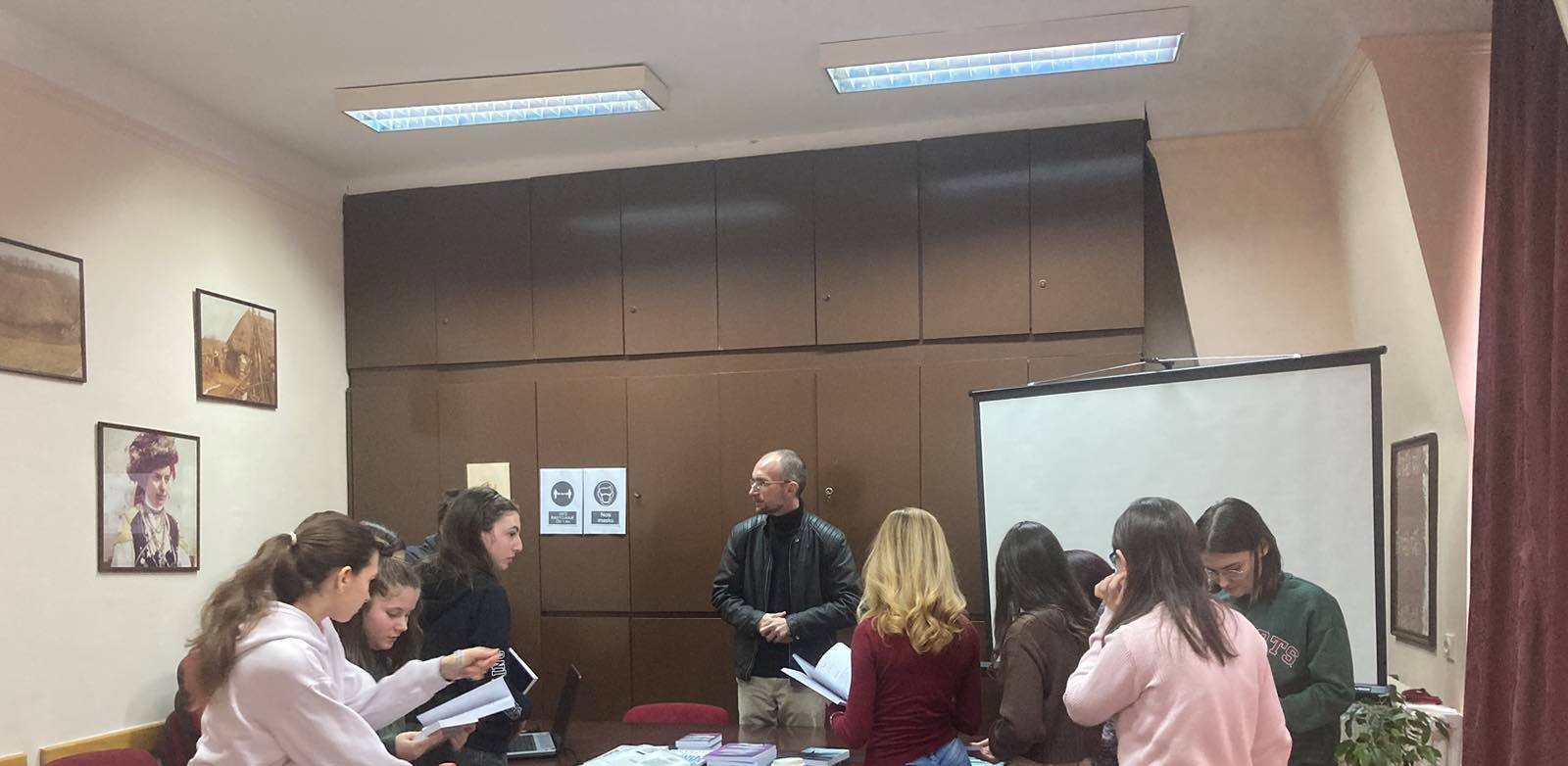 Ученице Филолошке гимназије у Београду посетиле ЕИ САНУ