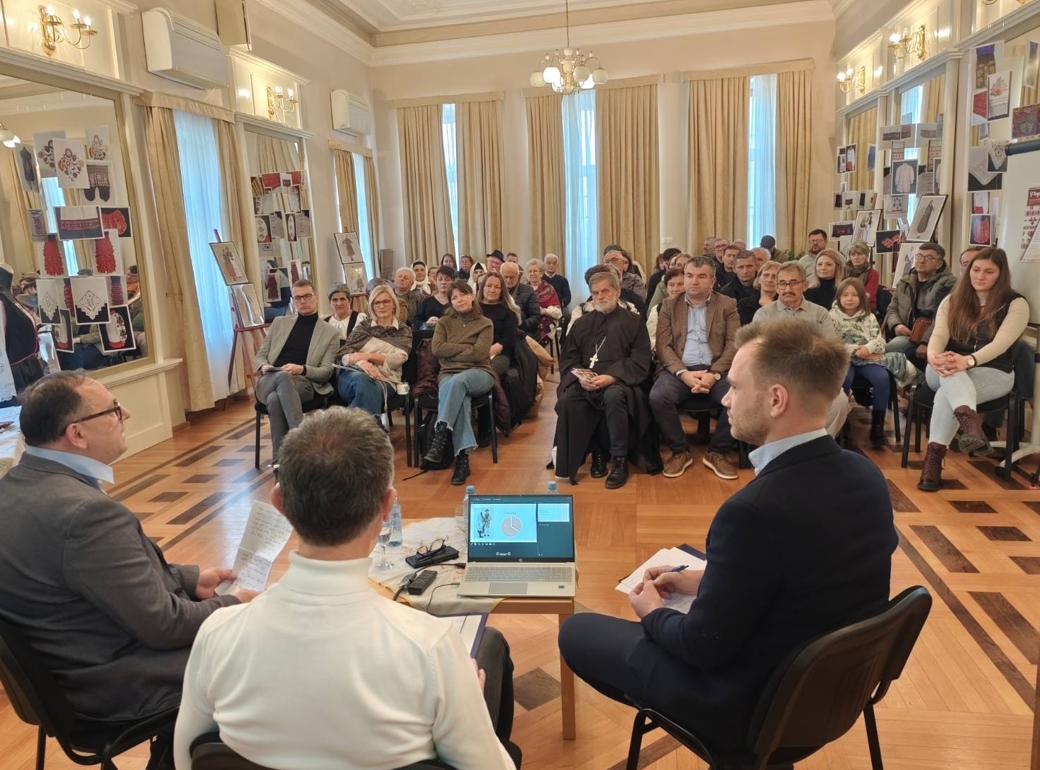 Отворена изложба „Фрагменти и цјелине“ о културној баштини Срба у западној Славонији