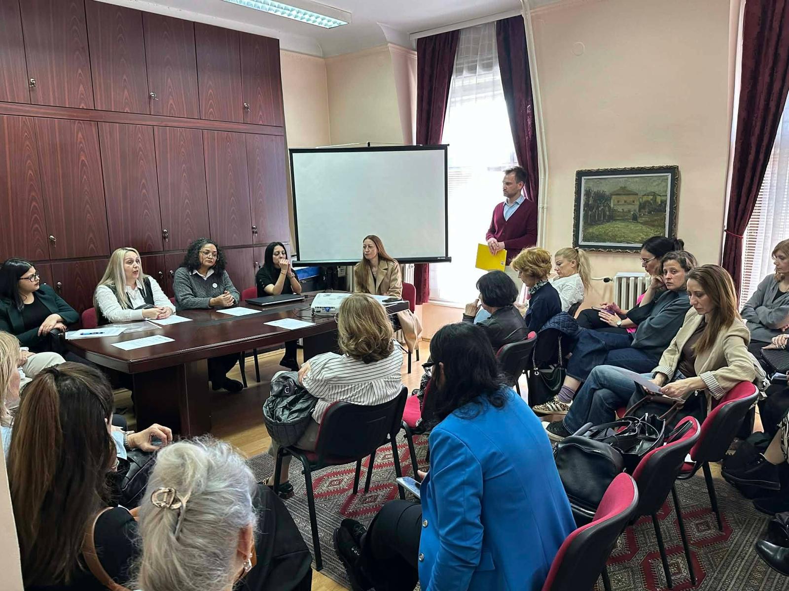 У Етнографском институту САНУ представљена анализа о дечјим браковима и насиљу над Ромкињама